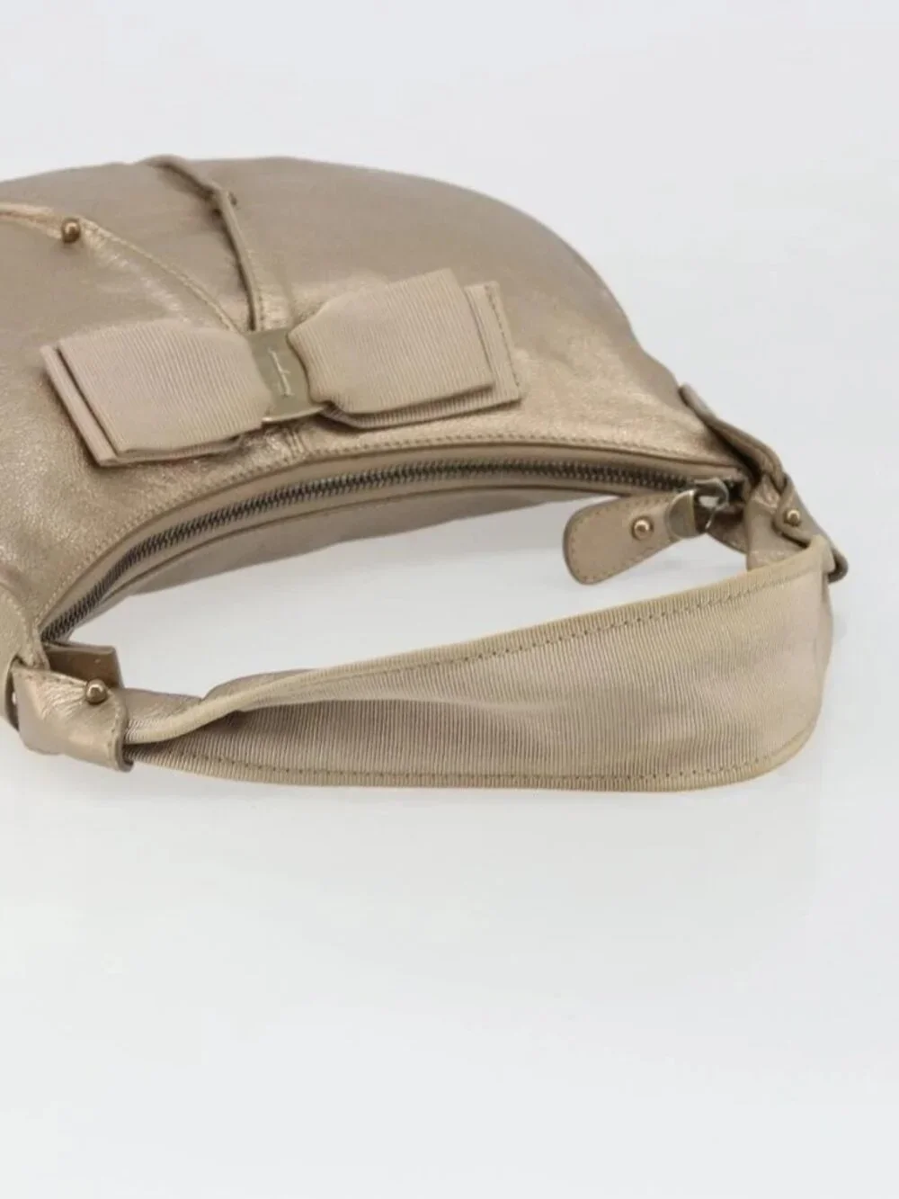 Salvatore Ferragamo Vala Shoulder Bag Leather Champagne Gold Gold Auth 186269A